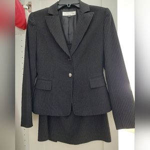 TAHARI - 2 Piece Business Suit (Black Pin Stripe)